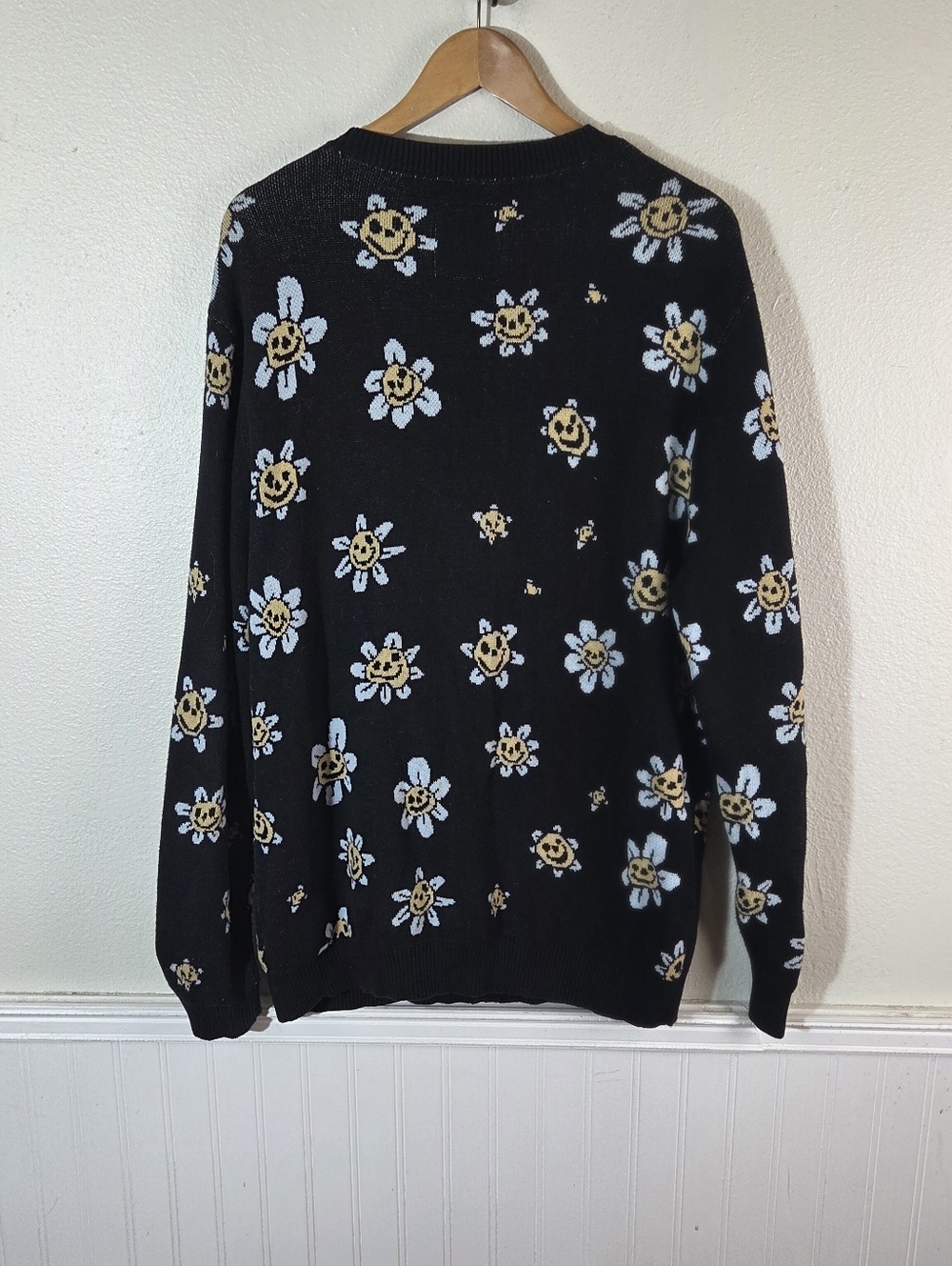 Vans Men’s Large Black Smiley Daisy Cardigan Sweater Cotton V Neck Button Front - Picture 6 of 13